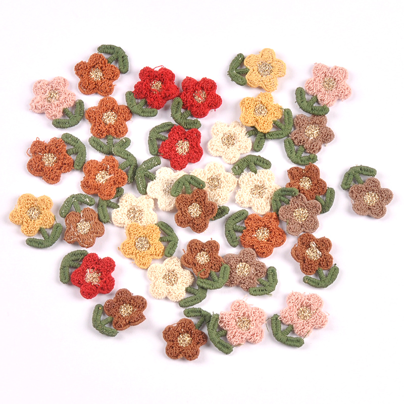 Embroidery Letter M - 10pcs 22x18mm 비접착성 만화 작은 꽃