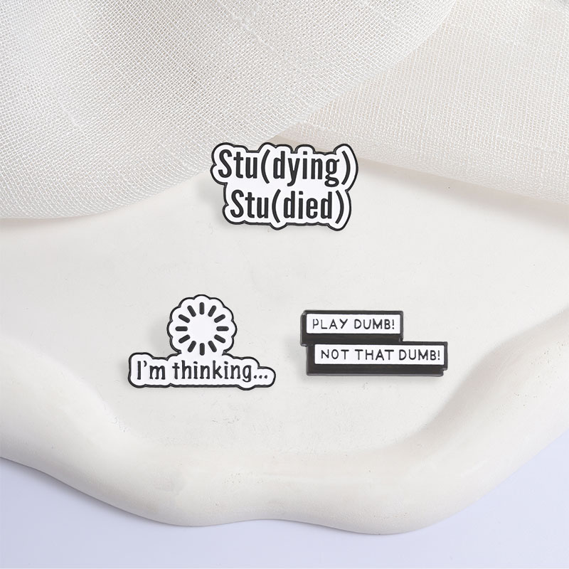 학생의 냉소적인 명언 에나멜 핀, 공부하는 모습, 생각 - Embroidery Letter M 리뷰 및 가격